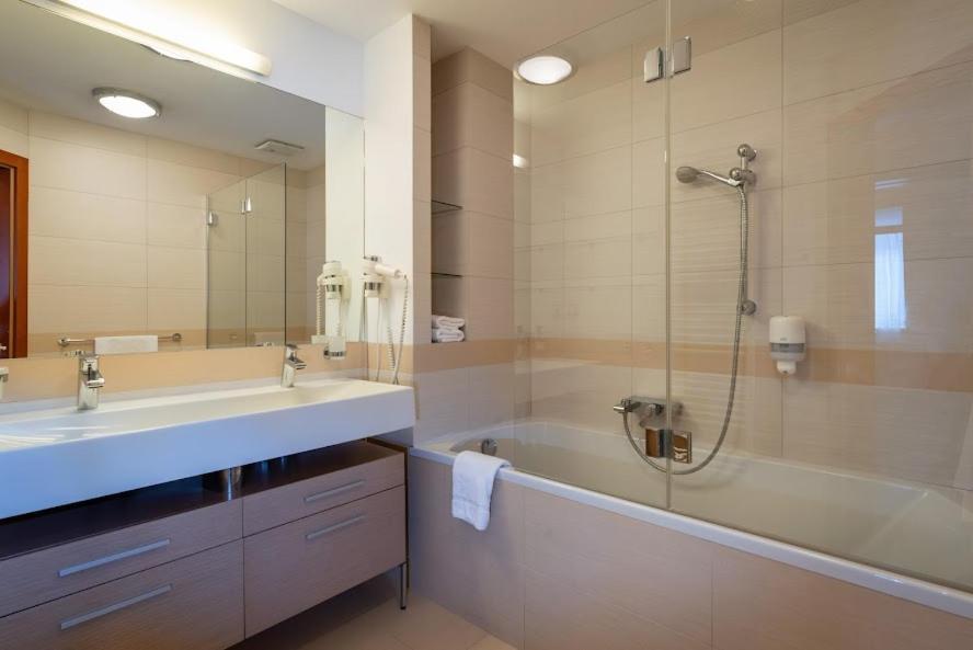 Horsky Hotel Remata Raztocno Экстерьер фото