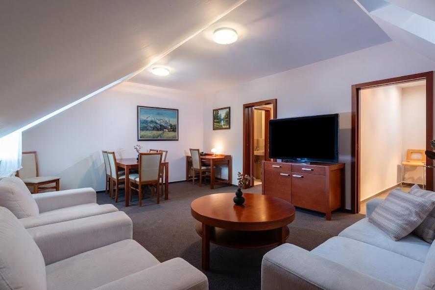 Horsky Hotel Remata Raztocno Экстерьер фото