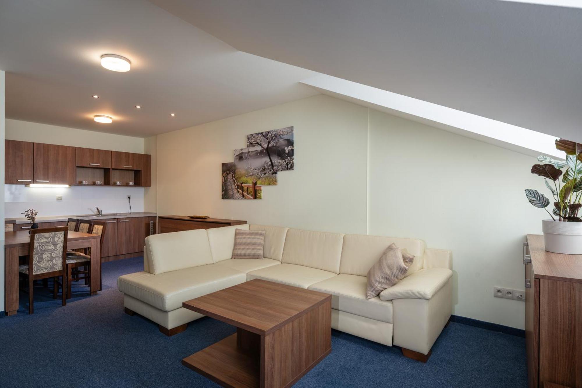 Horsky Hotel Remata Raztocno Экстерьер фото