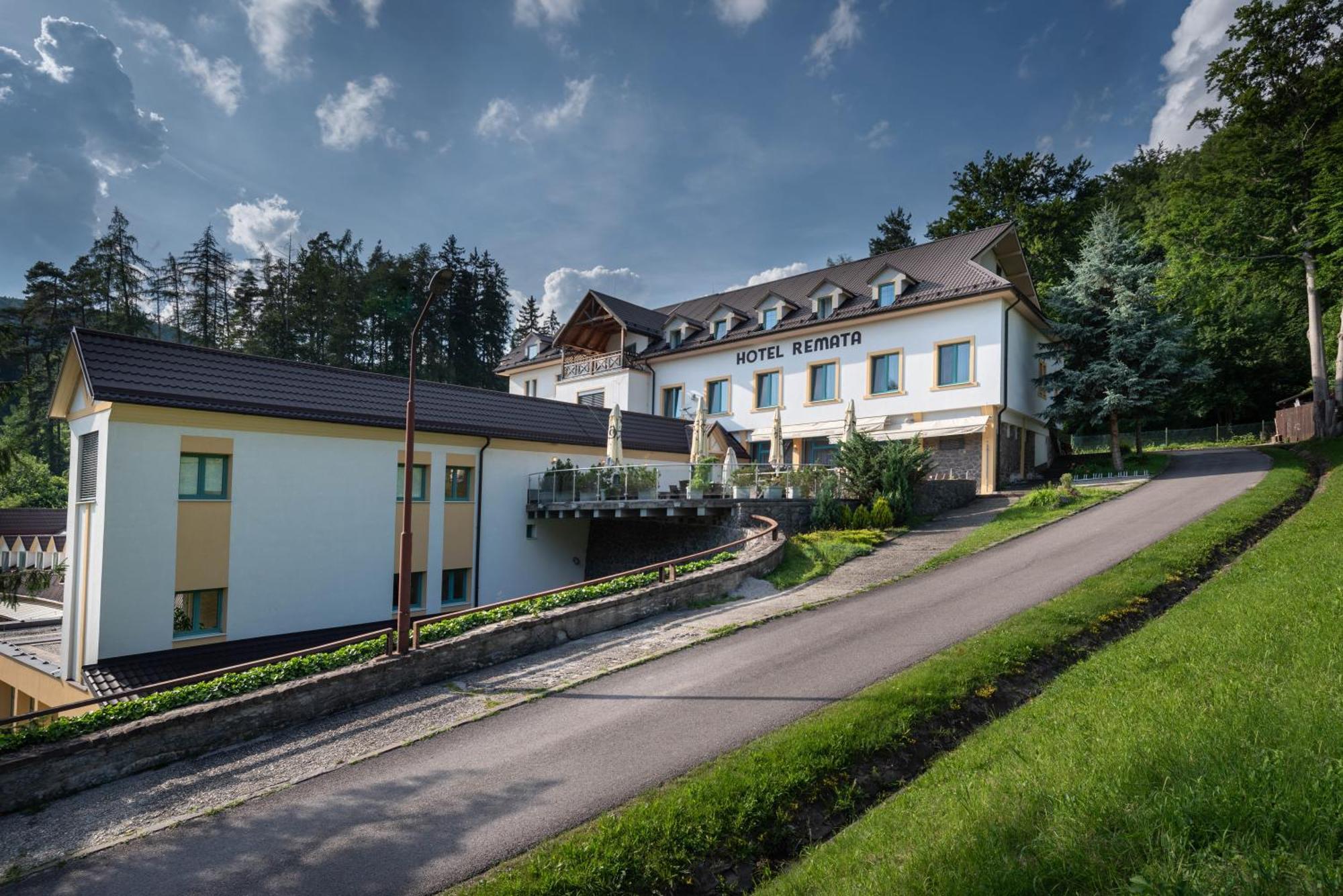 Horsky Hotel Remata Raztocno Экстерьер фото