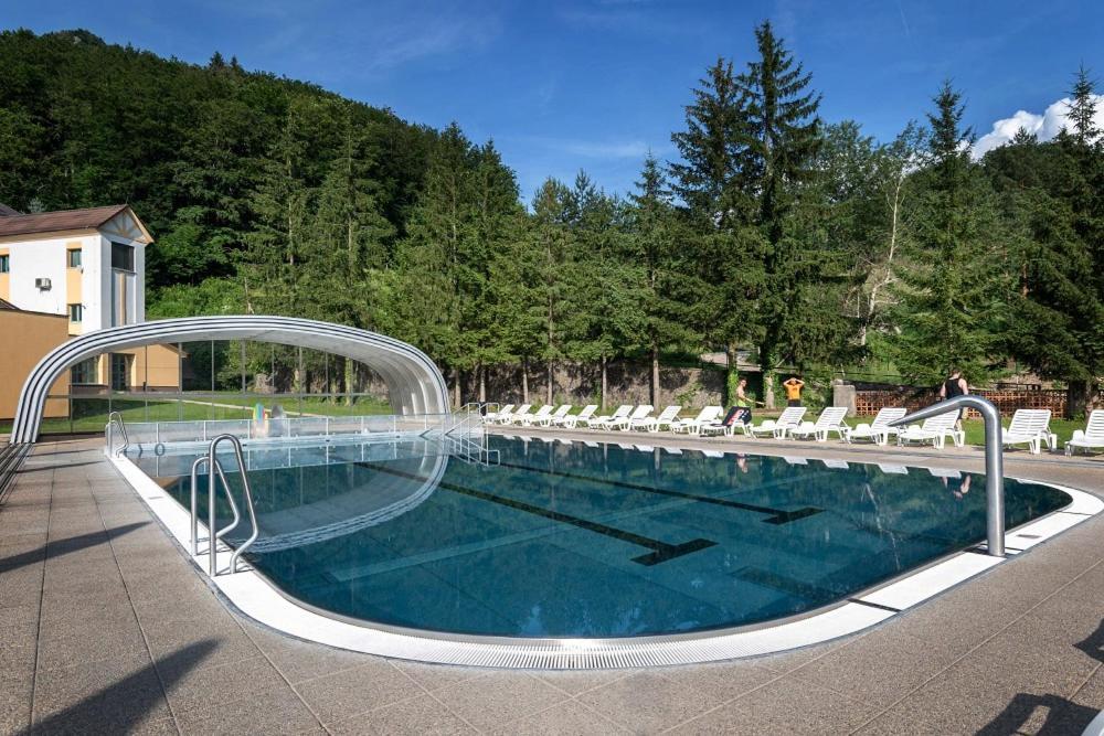 Horsky Hotel Remata Raztocno Экстерьер фото