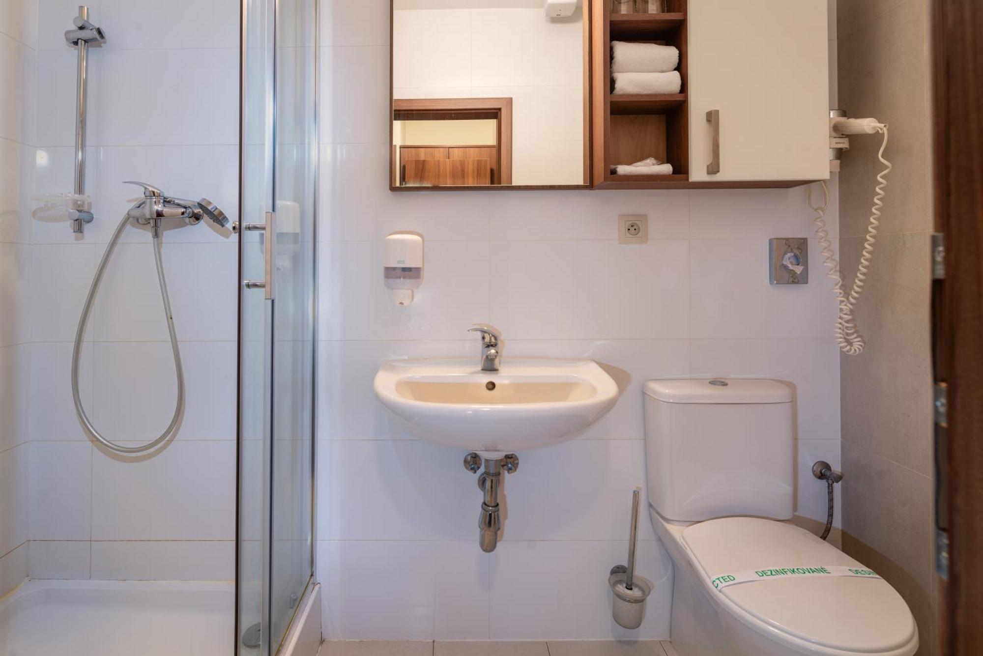Horsky Hotel Remata Raztocno Экстерьер фото