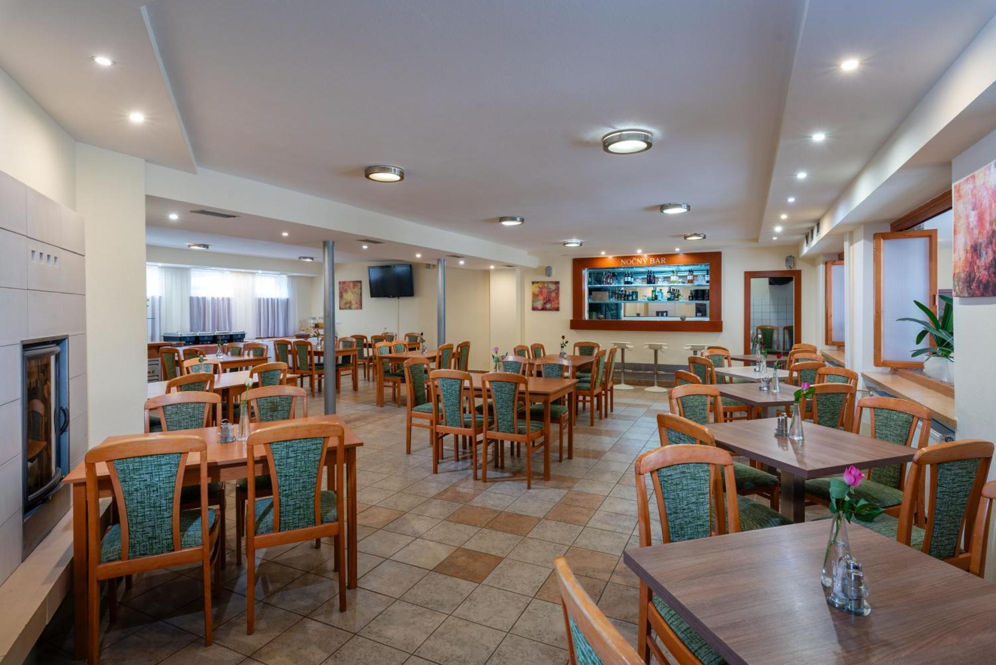 Horsky Hotel Remata Raztocno Экстерьер фото