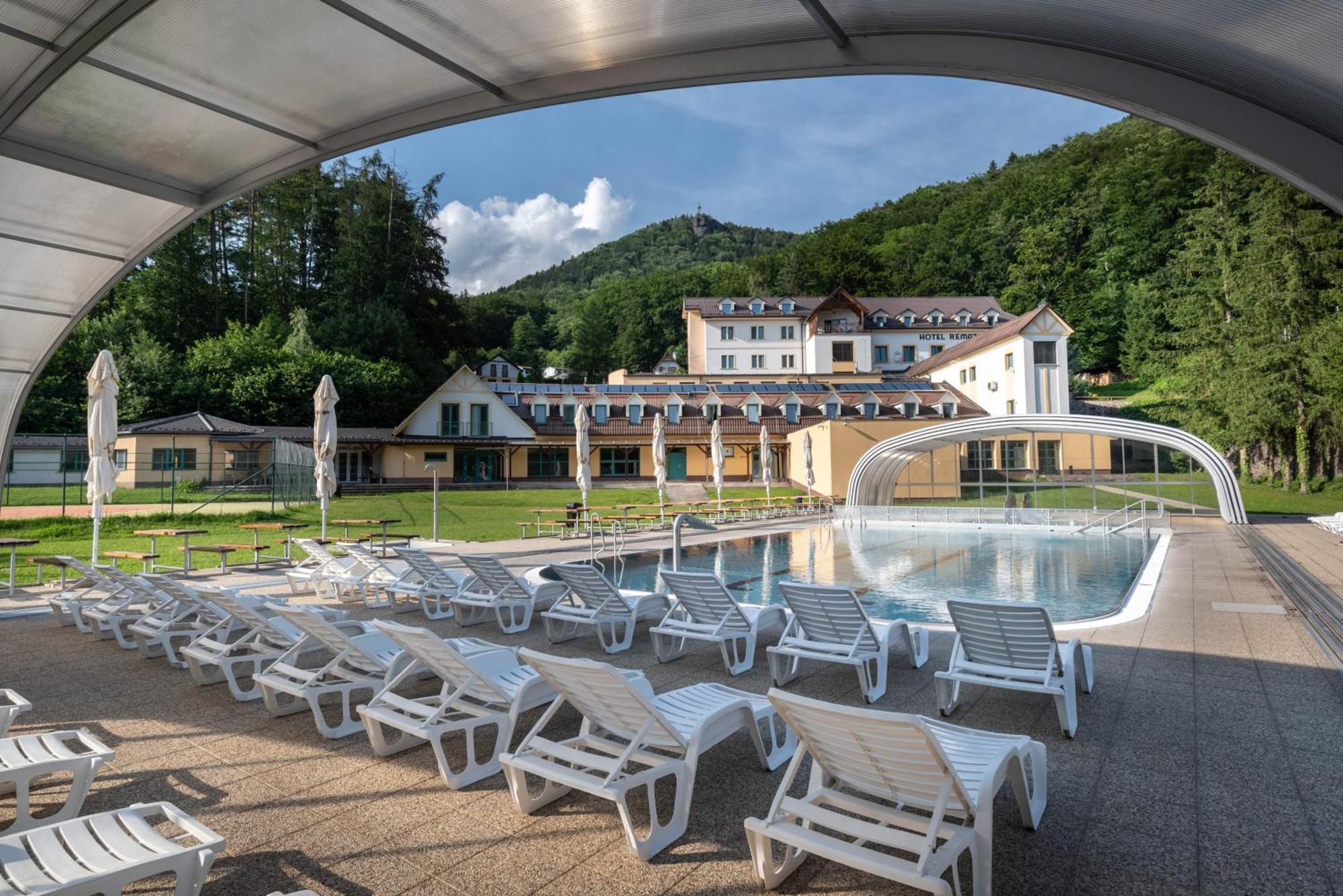 Horsky Hotel Remata Raztocno Экстерьер фото