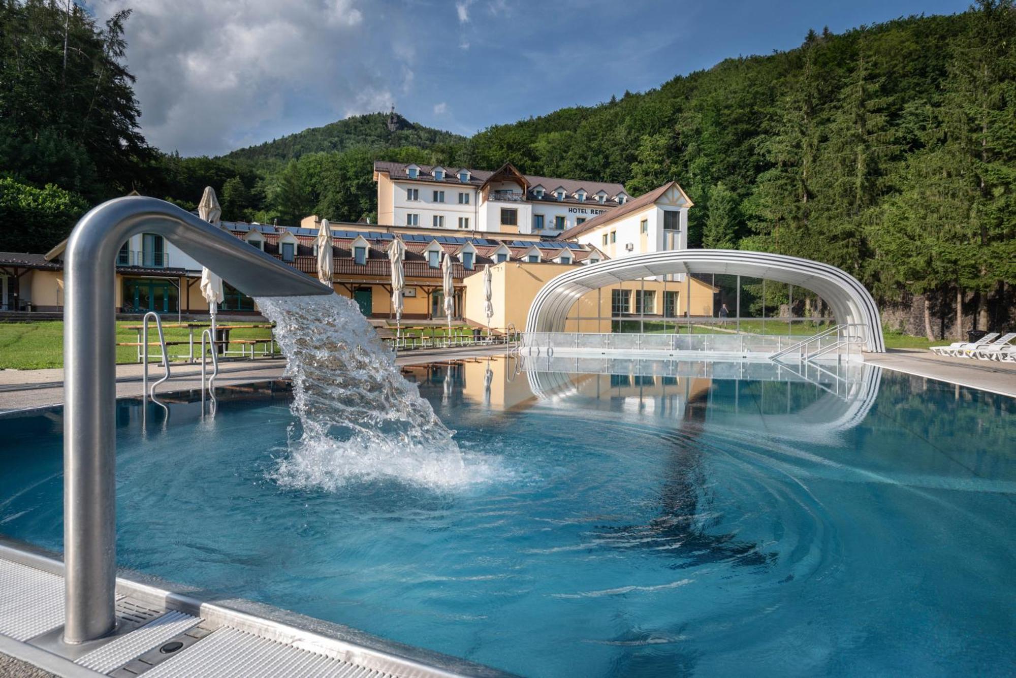 Horsky Hotel Remata Raztocno Экстерьер фото