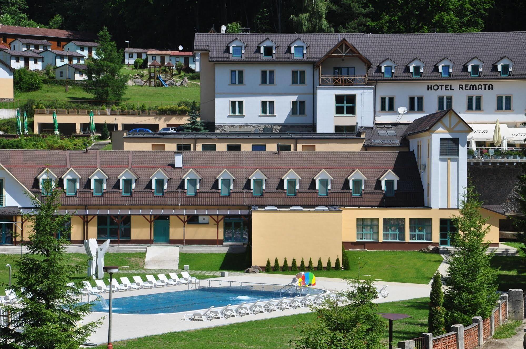Horsky Hotel Remata Raztocno Экстерьер фото