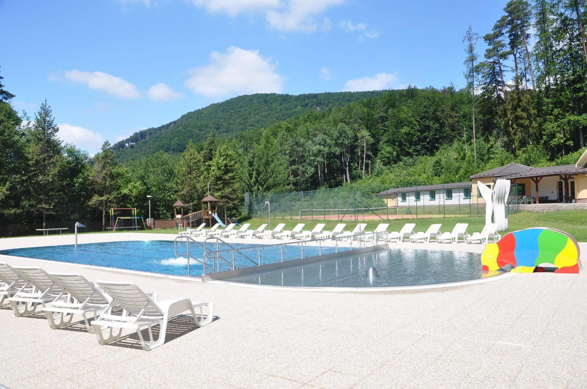 Horsky Hotel Remata Raztocno Экстерьер фото
