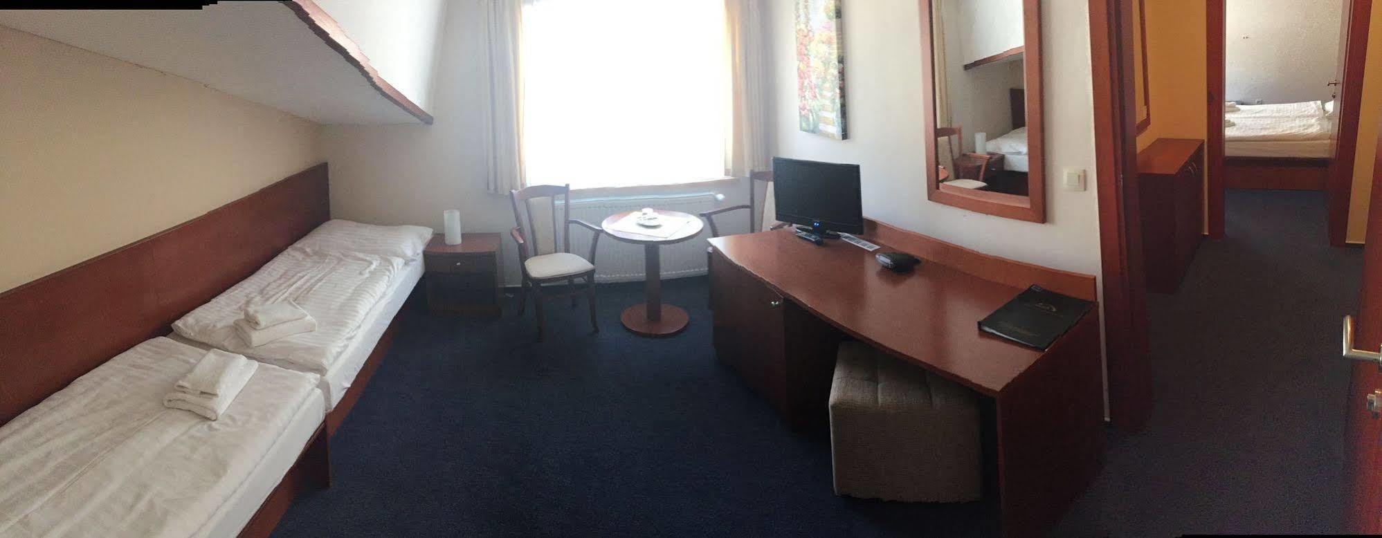 Horsky Hotel Remata Raztocno Экстерьер фото